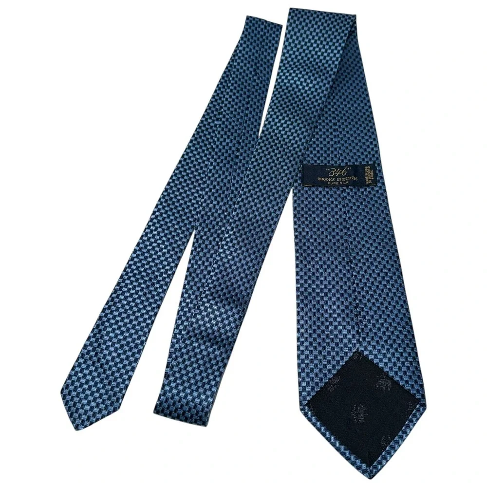 Brooks Brothers 346 Made In USA Woven‎ Pure Silk Dark/Light Blue Squares Tie